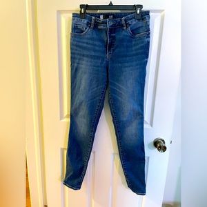Kut from the Kloth Mid rise Skinny Jean 8
